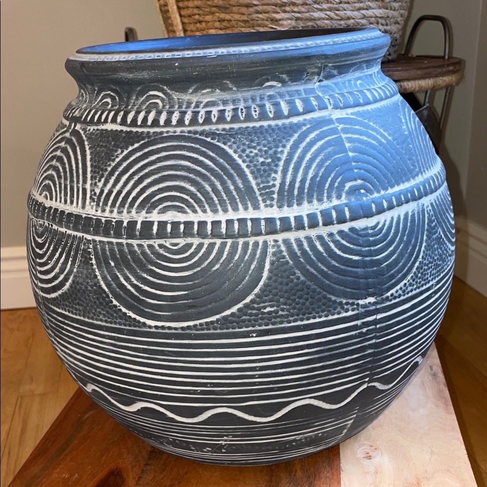 Handcrafted Gray and White Large Ceramic Planter…new, unused - Picture 6 of 10